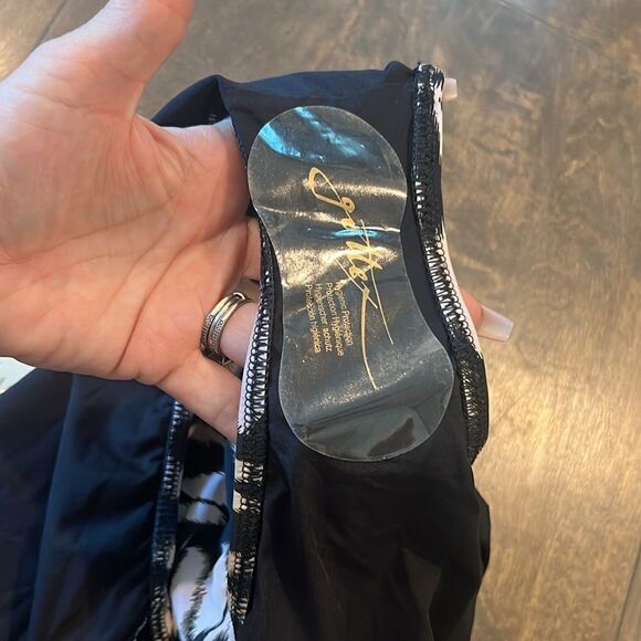 NWT GOTTEX MISS BUTTERFLY SURPLICE ONE PIECE SWIMSUIT - Picture 12 of 15